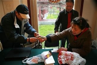 为他人作介绍时应遵循哪些介绍顺序的原则
