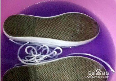 鞋边胶圈发黄严重怎么变白