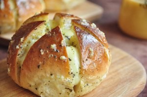 网红大蒜乳酪面包