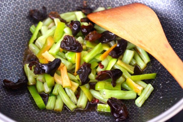 海虾芸豆木耳时蔬便当