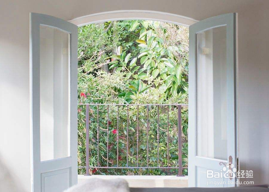 长久不住的房子窗是开好还是关好？