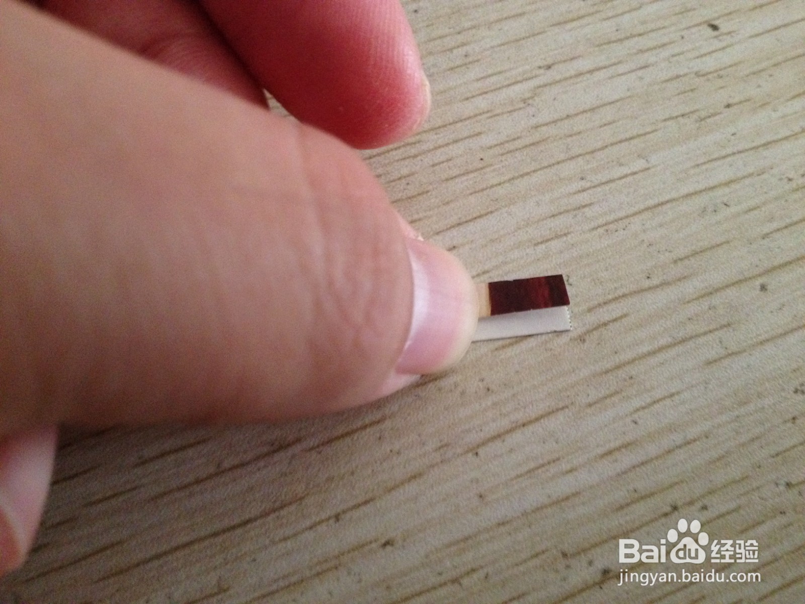 如何用小长方形硬卡纸做简易的中性笔的支架