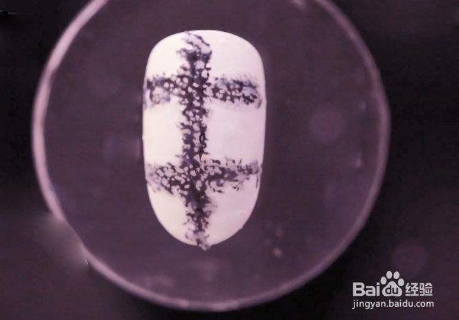 怎样做奶酪格子美甲？