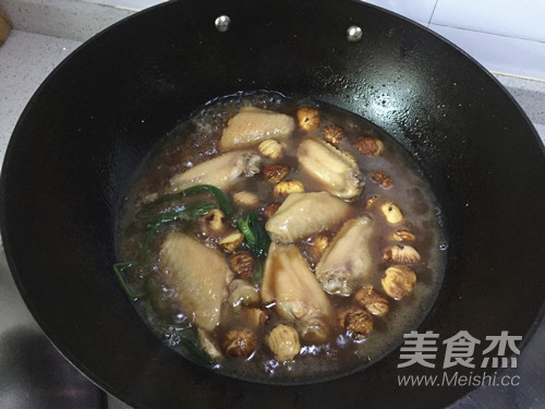 栗子烧鸡翅的做法