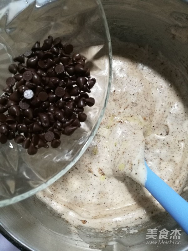 巧克力豆甜甜圈蛋糕