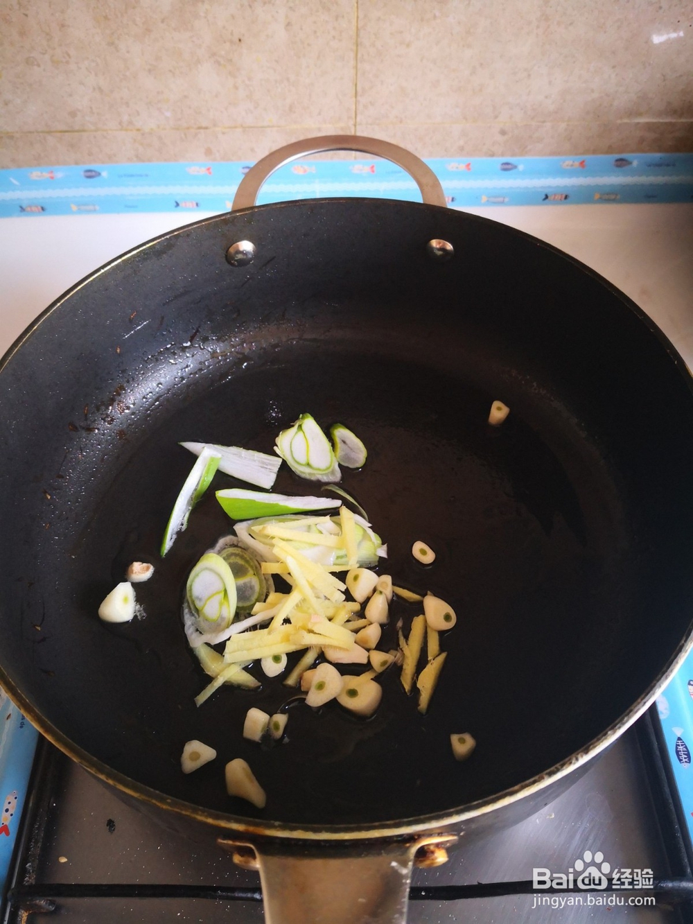 怎么做香肠炒青豆