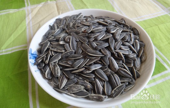 瓜子吃多了脸会变大吗 寒冬减肥忌磕太多瓜子