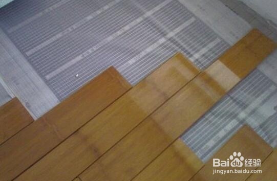 如何选地暖地板