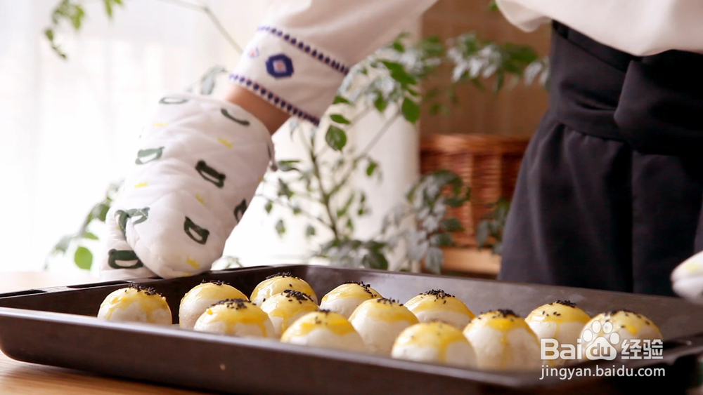 做出入味的红豆沙蛋黄酥