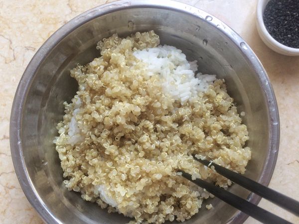 鸡胸肉饼藜麦饭汉堡
