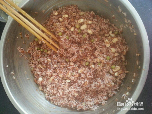 粽香花生糯米排骨的做法