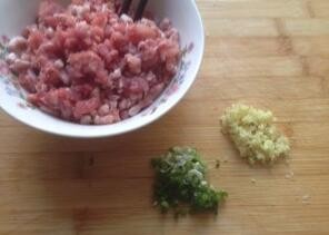 如何做珍珠丸子？