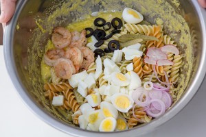 鲜虾三色螺旋意面沙拉的做法