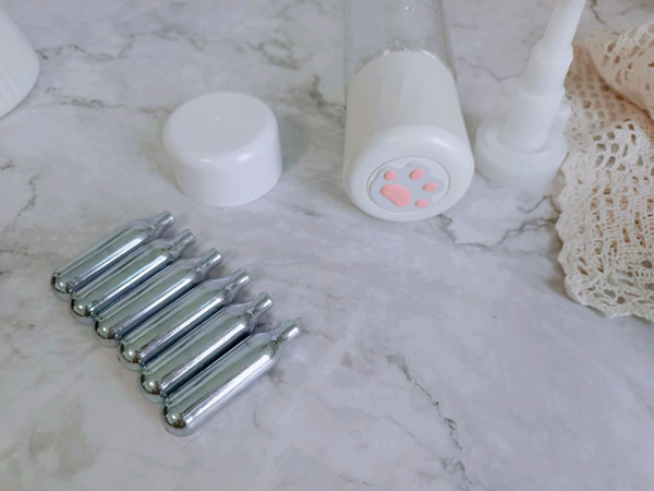 葡萄石榴气泡水