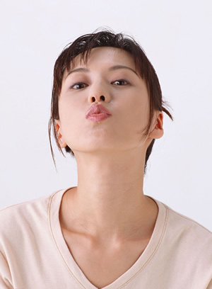 11种瘦脸法全方位打造V脸美女