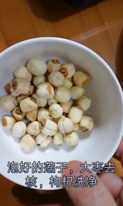 银耳莲子羹怎么做？