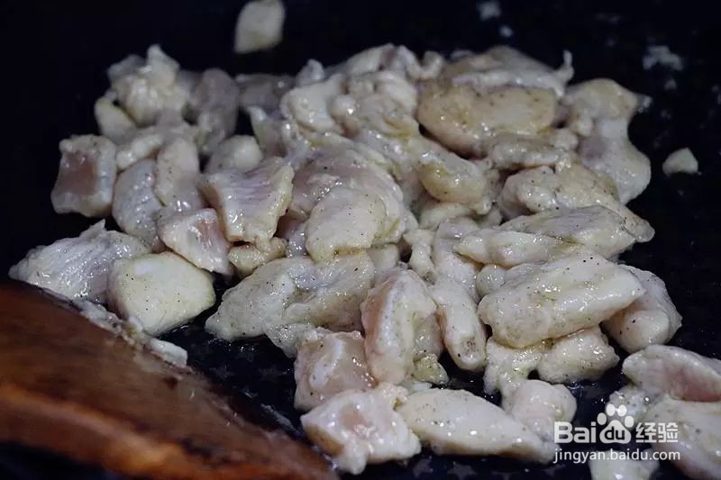 秋葵炒鸡丁怎么做？#校园分享#