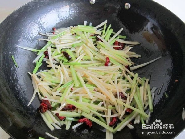 甘脆爽口，津津有味的毛芹菜炒土豆