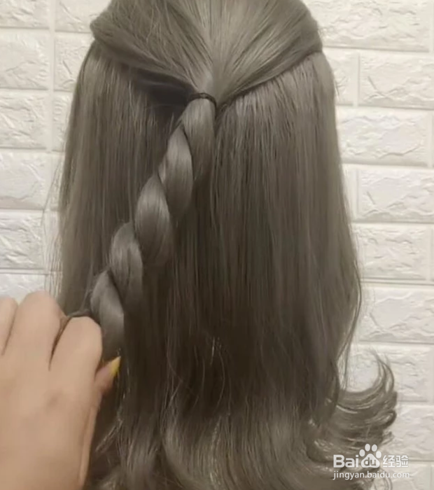 如何扎半丸子头