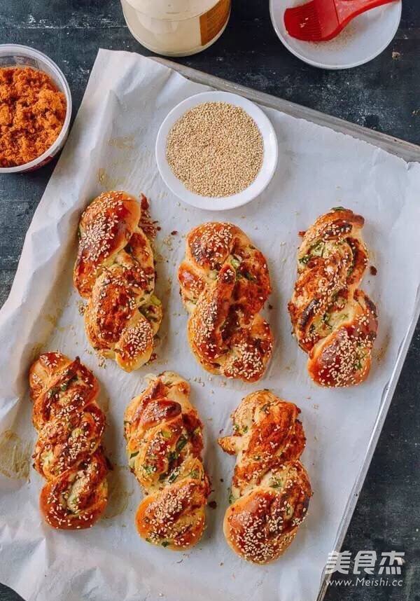 葱香肉松卷的做法