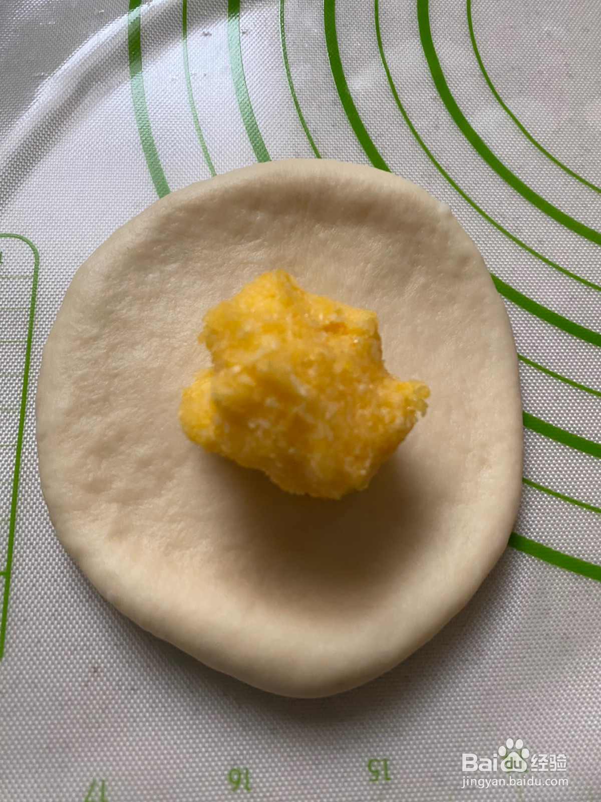 怀旧心形椰蓉面包的做法