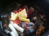 教你制作美味好喝的枸杞红枣乌鸡汤