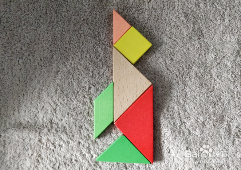 用七巧板怎样拼一只抬头鸣叫的企鹅?