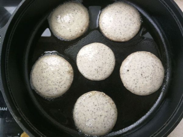 黑芝麻核桃香蕉松饼