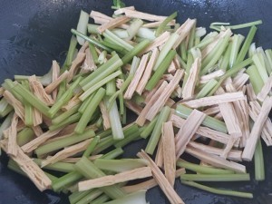怎么做芹菜炒腐竹的攻略/步骤