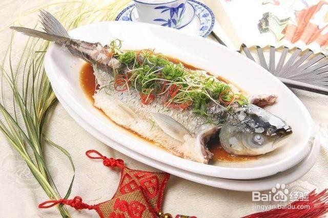 清蒸鱼是如何制作的