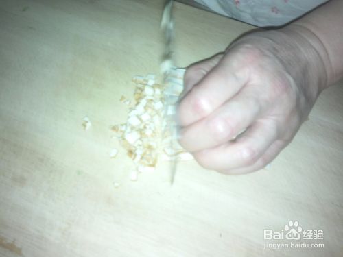 茴香豆干香菇馅包子的做法