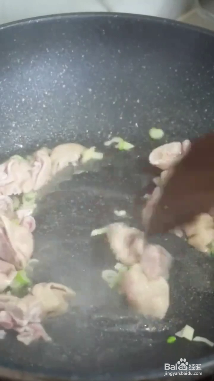 如何炖出鲜美好吃的大肠豆腐?