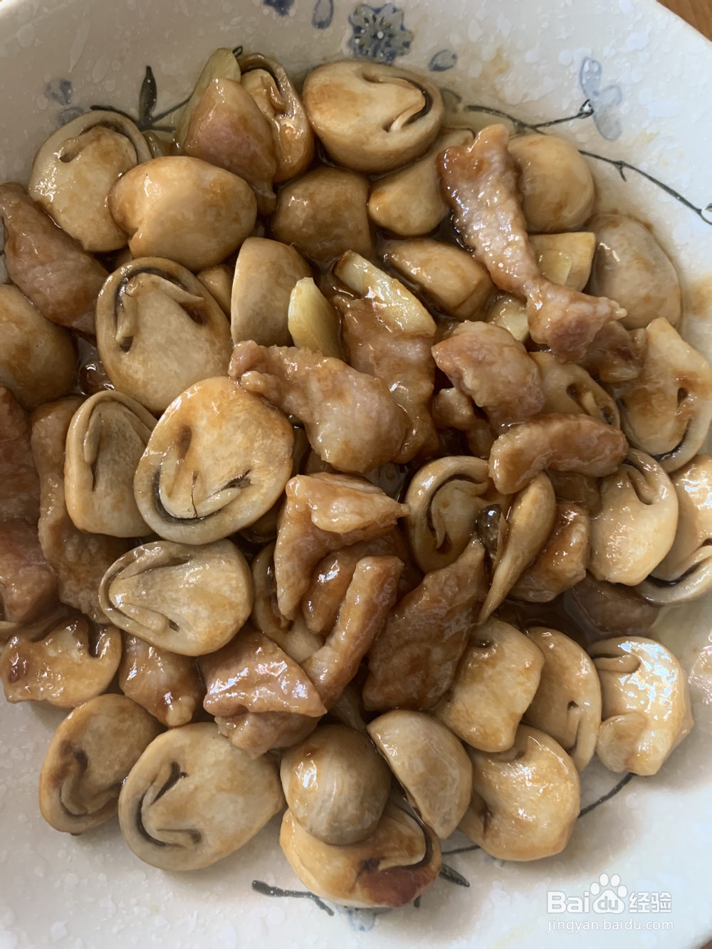 大厨教程之-草菇蚝油炒猪颈肉!