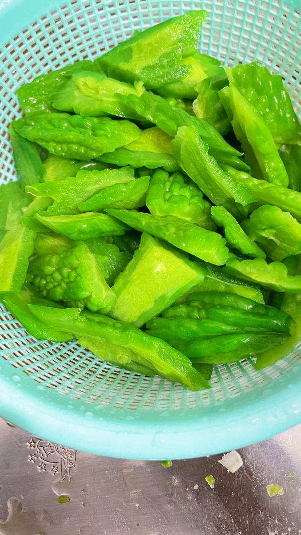 豆豉鲮鱼炒苦瓜