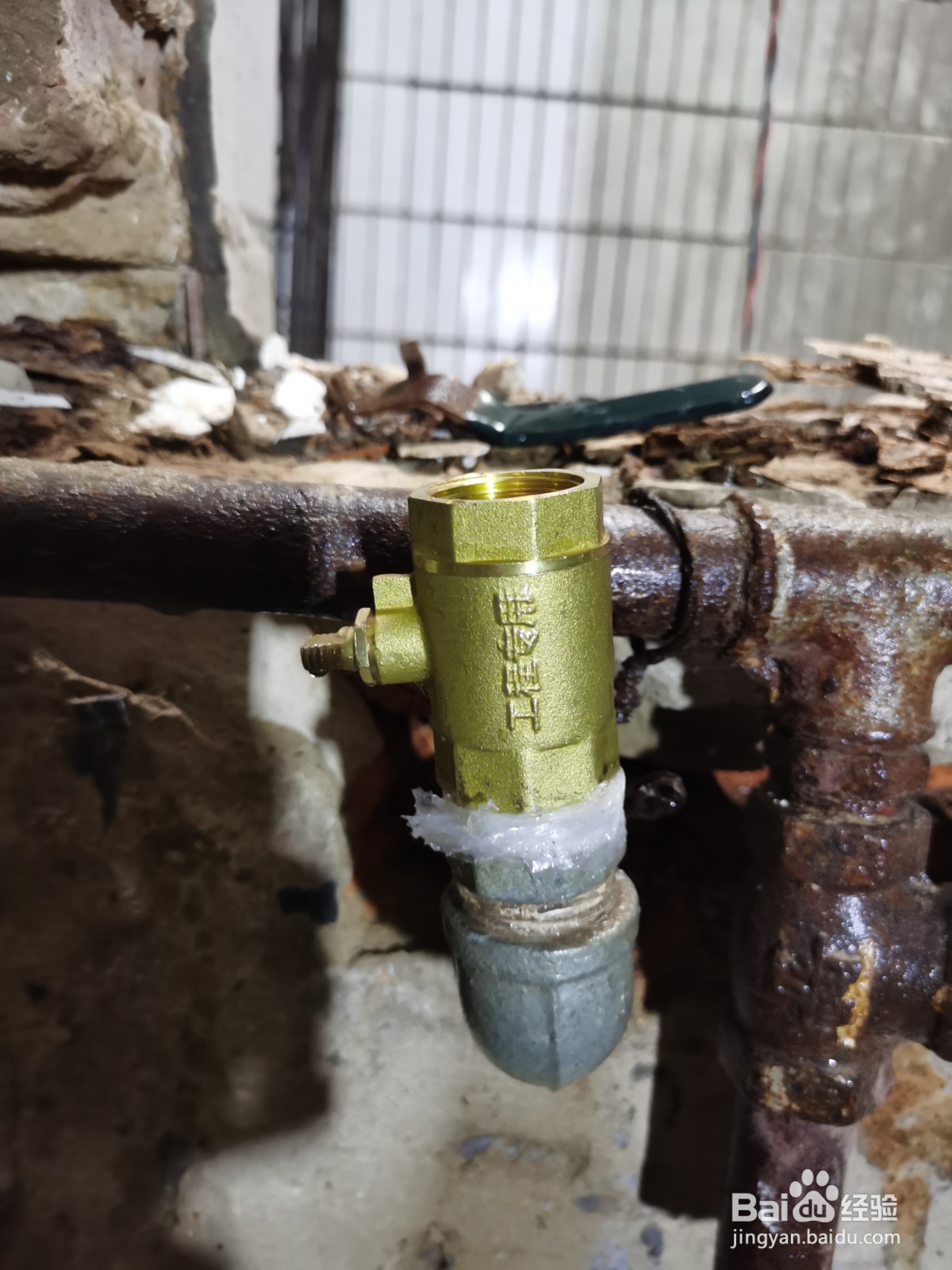 热熔水管时水闸关不掉水怎么办?