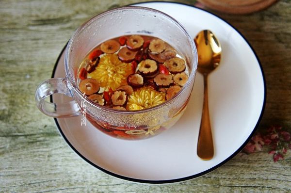 菊花红枣枸杞茶