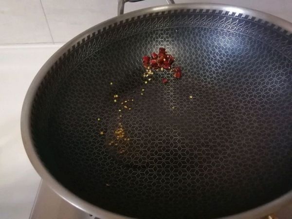 炝拌麻辣海带丝