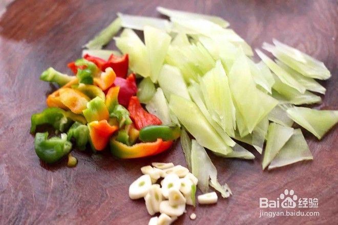 桃花蛸爆莴苣的做法