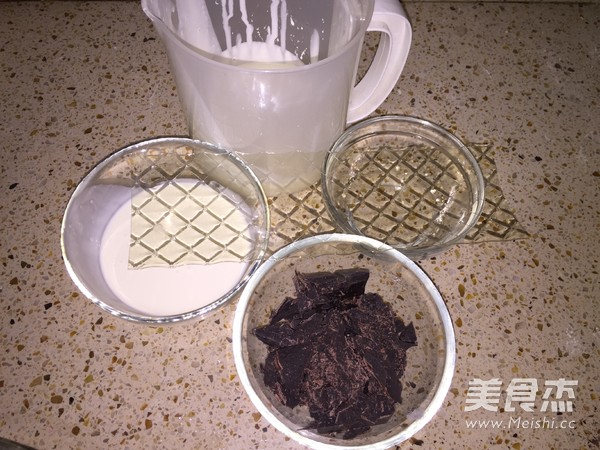 樱花酸奶巧克力慕斯蛋糕
