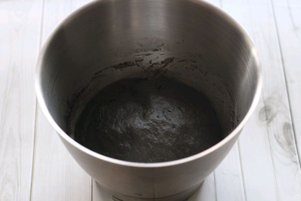 海鲜墨鱼汁披萨