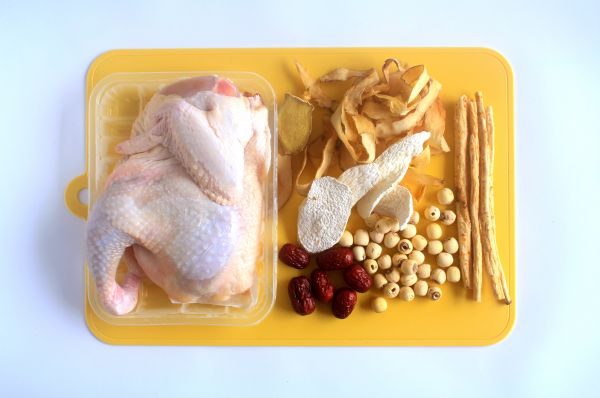 沙参玉竹煲老鸡