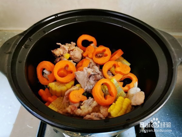 胡萝卜玉米香菇鸡汤