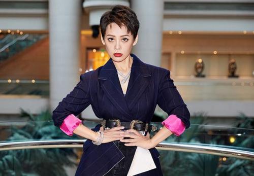 电影《红河谷》中宁静唱的那首藏族歌叫什么名子