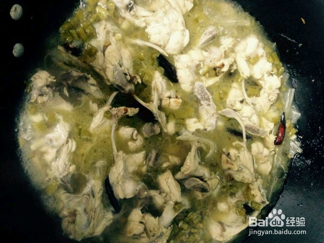 酸豆角顿鸡叉的做法