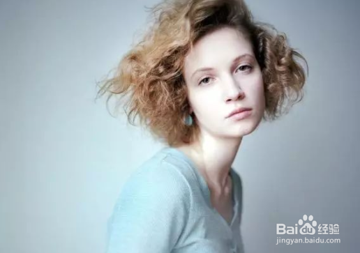 怎么拍照显腿长？