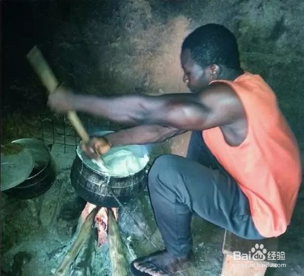 你嫌自己忙没时间锻炼,人家忙成狗也练出了腹肌