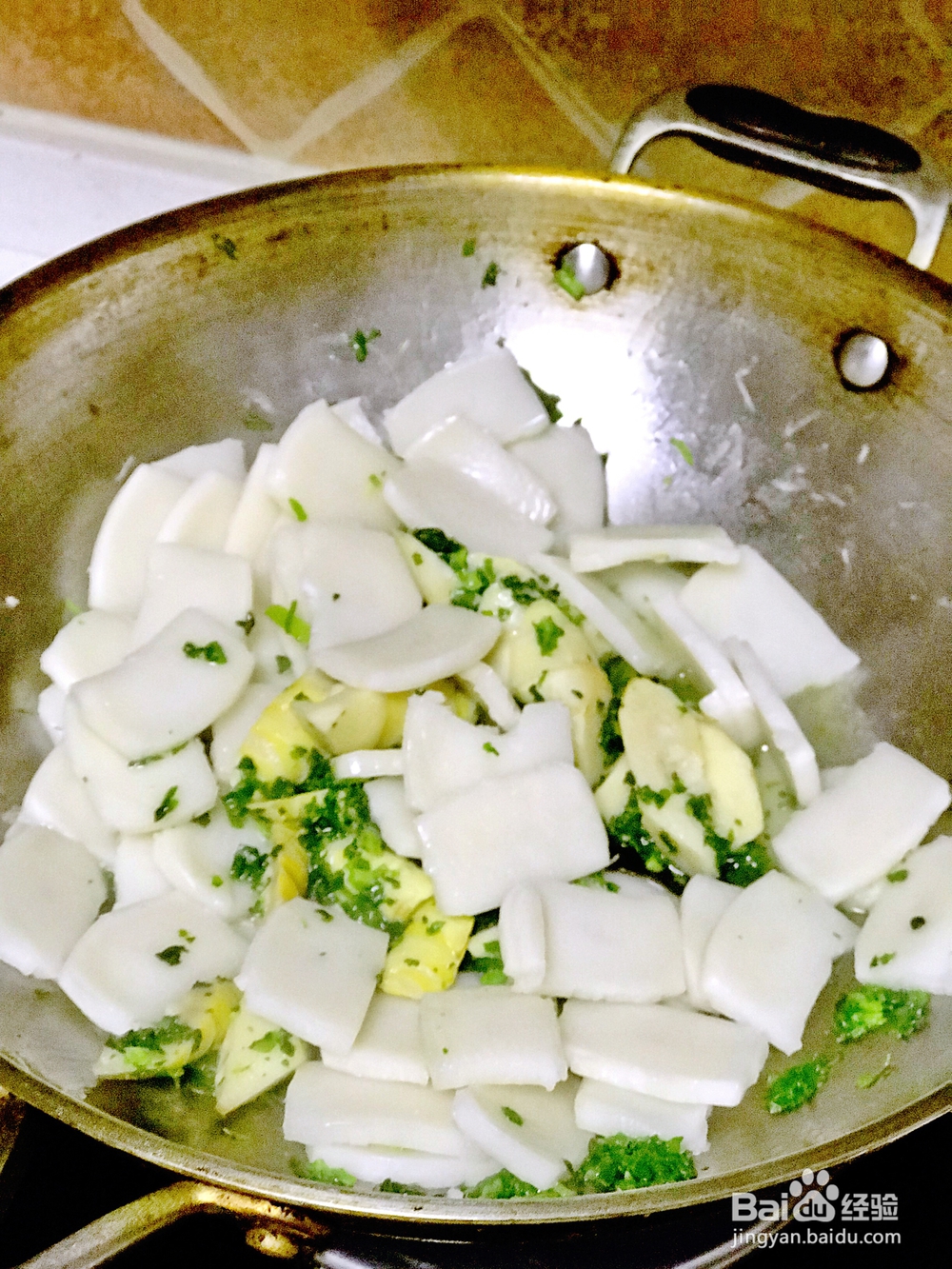 爽脆可口的荠菜春笋炒年糕