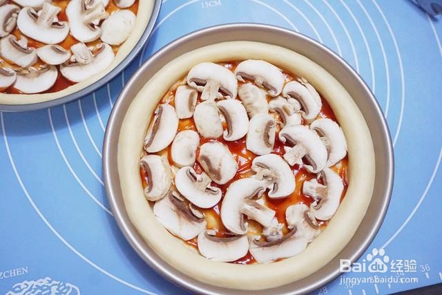 家庭自制小龙虾熏肉彩蔬披萨