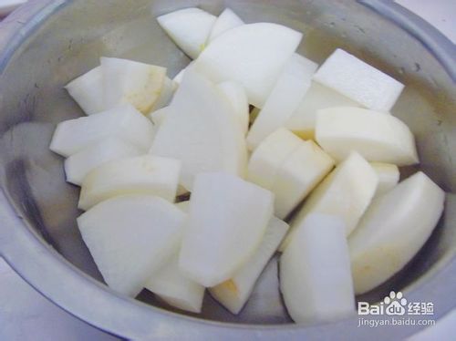 【养生汤煲】秋季养生佳品---萝卜排骨汤