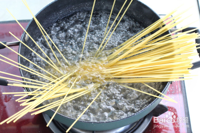 培根奶油芝士意面的做法